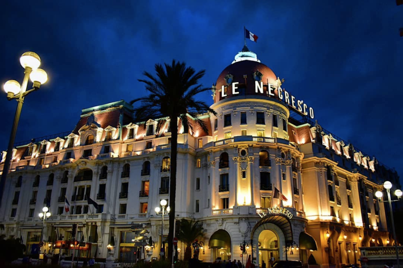 chauffeur prive à disposition a l'hotel negriasco